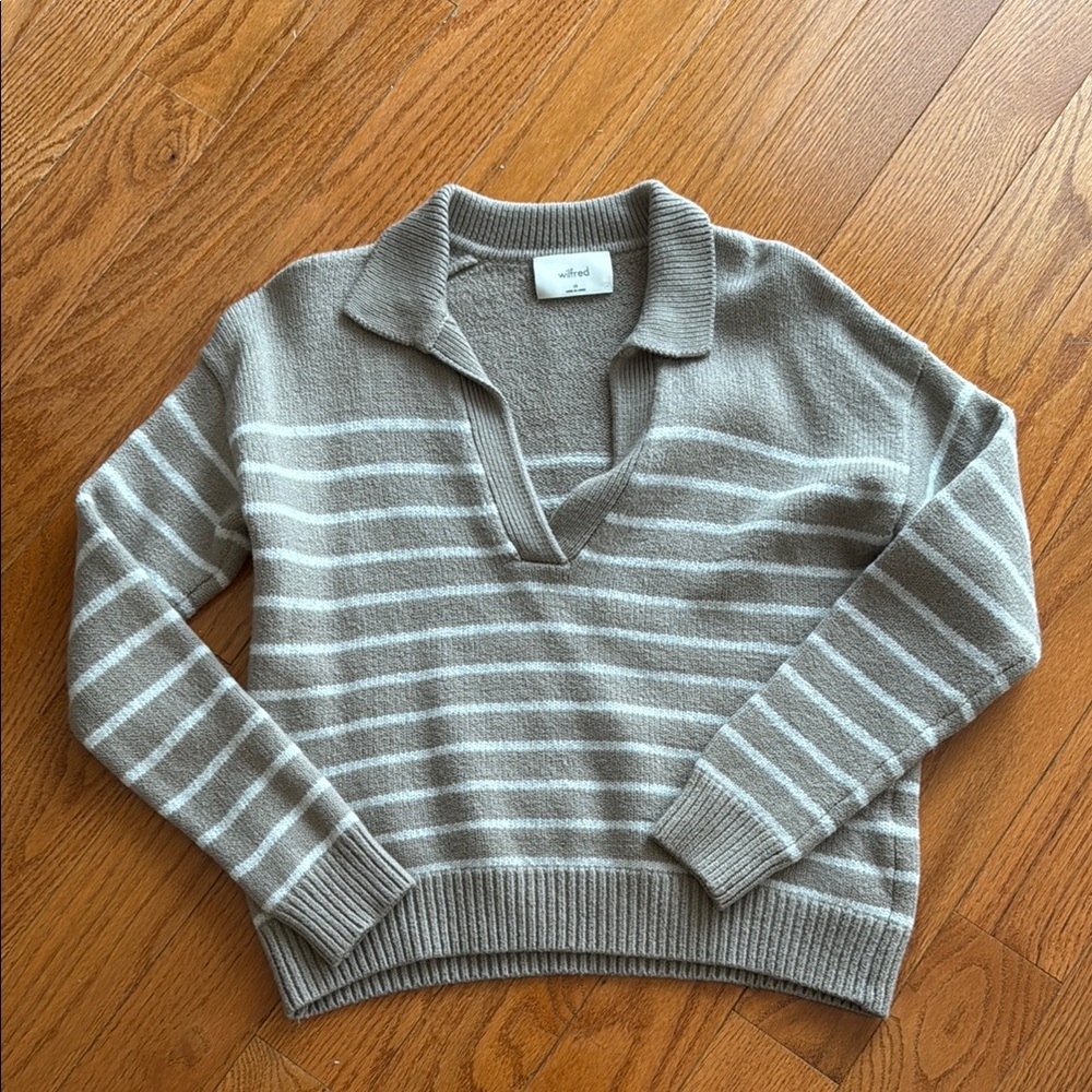 Wilfred Tan and White V-Neck Sweater with Stripes XS